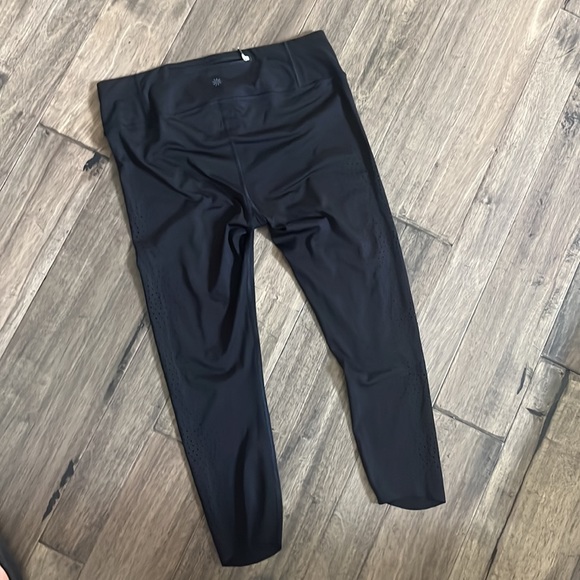 Athleta EUC crop leggings - Picture 4 of 6